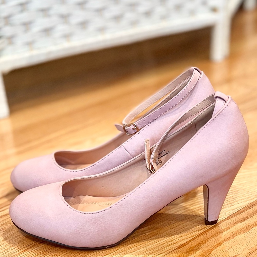 CHASE & CHLOE PINK PUMPS SIZE 10
